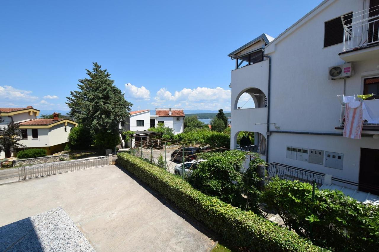 Apartments Gabrijel Malinska Exterior photo